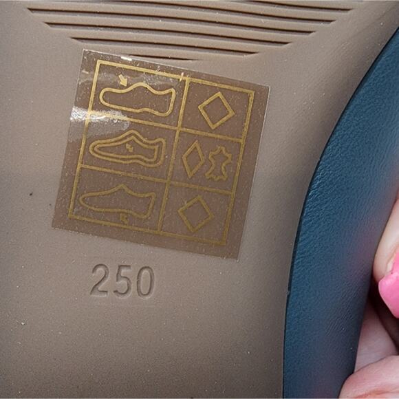 C. Paravano Teal Blue Low Heels Block Heel Pointed Toe Women's Size 9  New - Picture 9 of 11